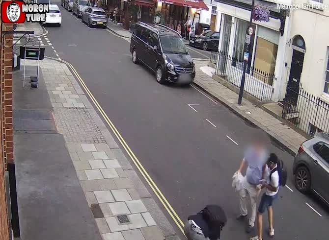 Video :A heroic granddad uses a food bag to ward off two Rolex burglars
